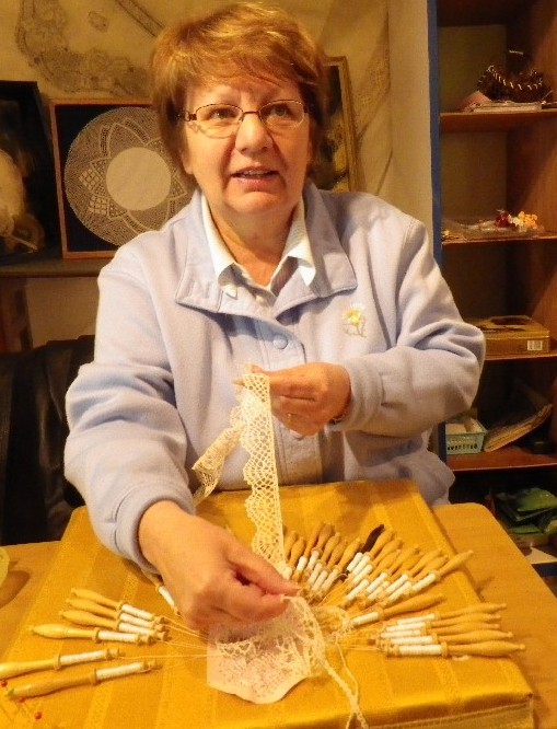Démonstration de fabrication de dentelle